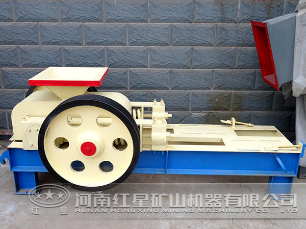 河卵石對(duì)輥式破碎機(jī)